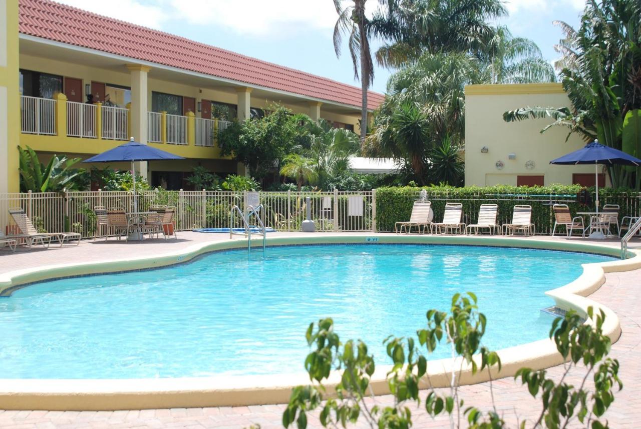 Best Western University Inn Boca Raton Exterior photo